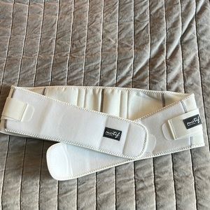 Motif pregnancy support band and compression socks